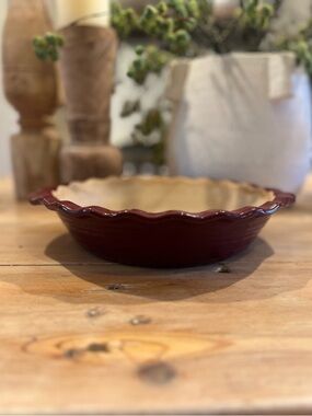 Pampered Chef Family Heritage Stoneware Cranberry 9” Pie Plate